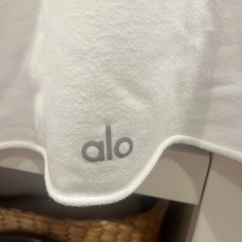 ALO Yoga White Long Sleeve Crop Top - Picture 3 of 3